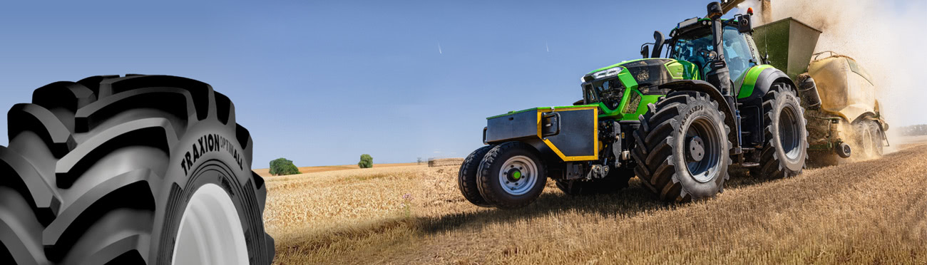 Machines agricoles dans un champ